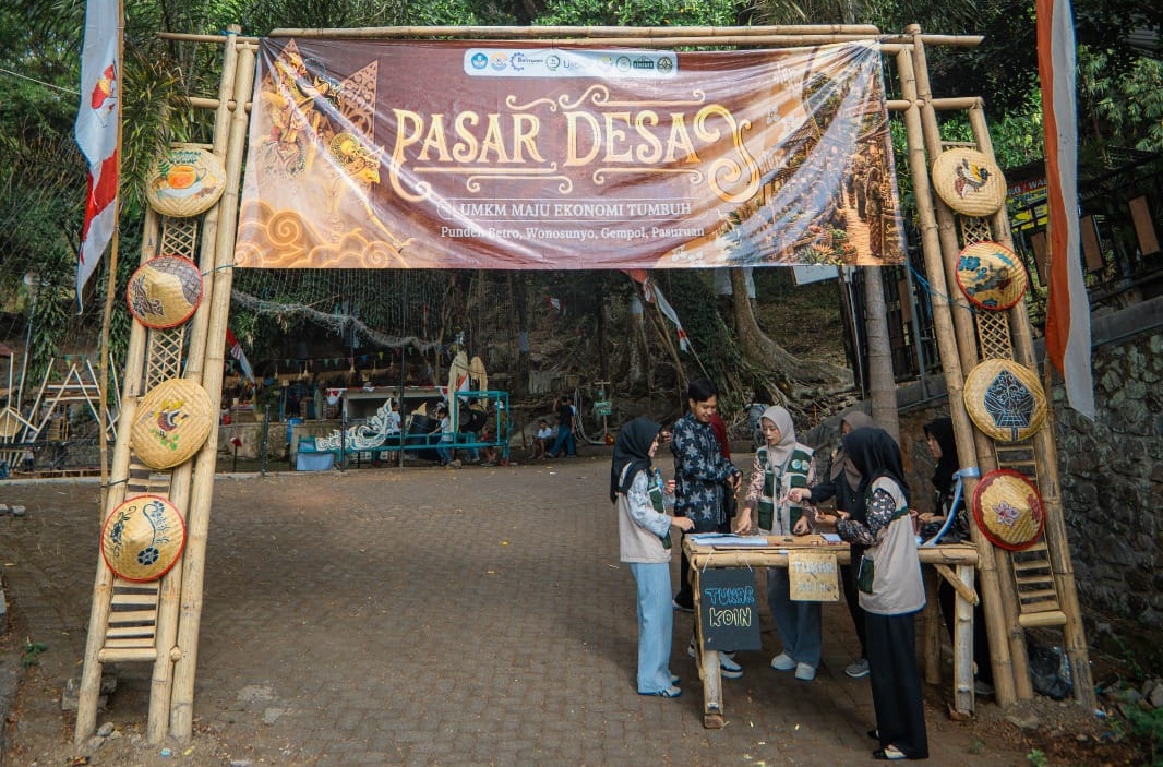 Buka Pasar Desa Samiler, PPK Ormawa Himagro Sajikan Nuansa Tradisional