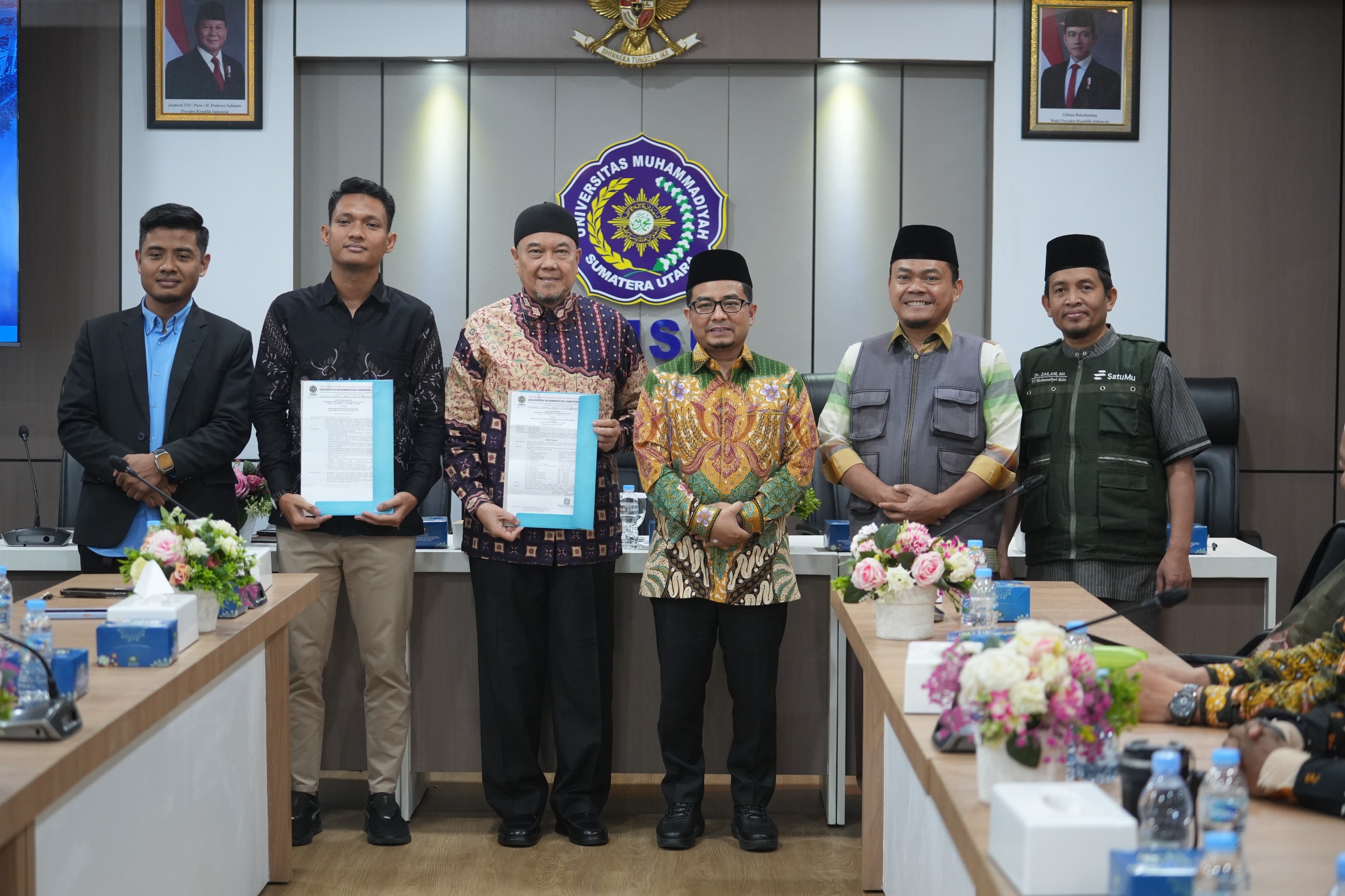 Penggabungan Ma’had Abu Ubaidah ke UMSU Rektor UMSU Serahkan SK Dosen dan Tendik