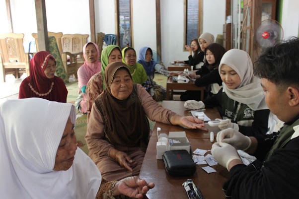 Kendalikan Hipertensi Lansia, KKN UNISA Buka Konsultasi Gizi