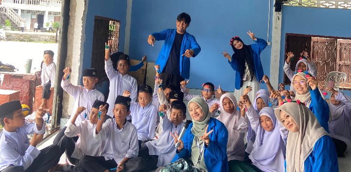 “Kawat Imajinasi”, Mahasiswa BKPI Unismuh Asah Kreativitas Siswa Madrasah di Thailand
