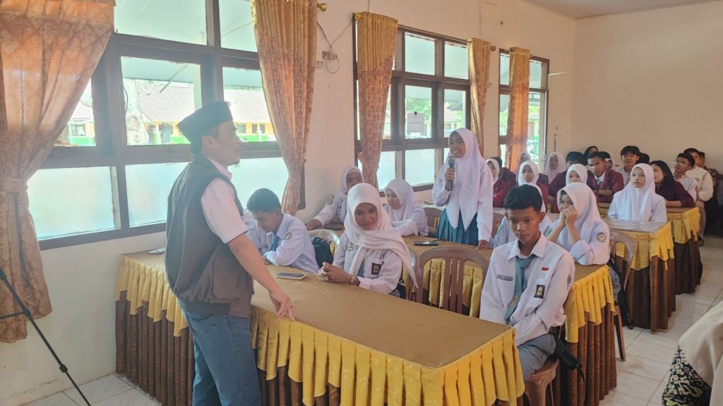“Merawat DAS adalah Merawat Kehidupan”, Pesan Rektor kepada Pelajar di Toboali