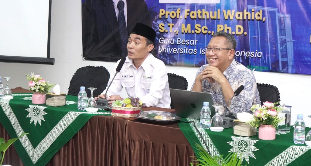 Prof. Fathul Wahid Bagikan Pengalaman Tata Kelola Perguruan Tinggi kepada Dosen Unmuh Babel